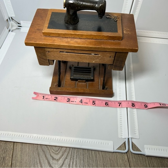 Mini Sewing Machine Music Box by George Good Corporation, Vintage Works Well - Picture 7 of 9